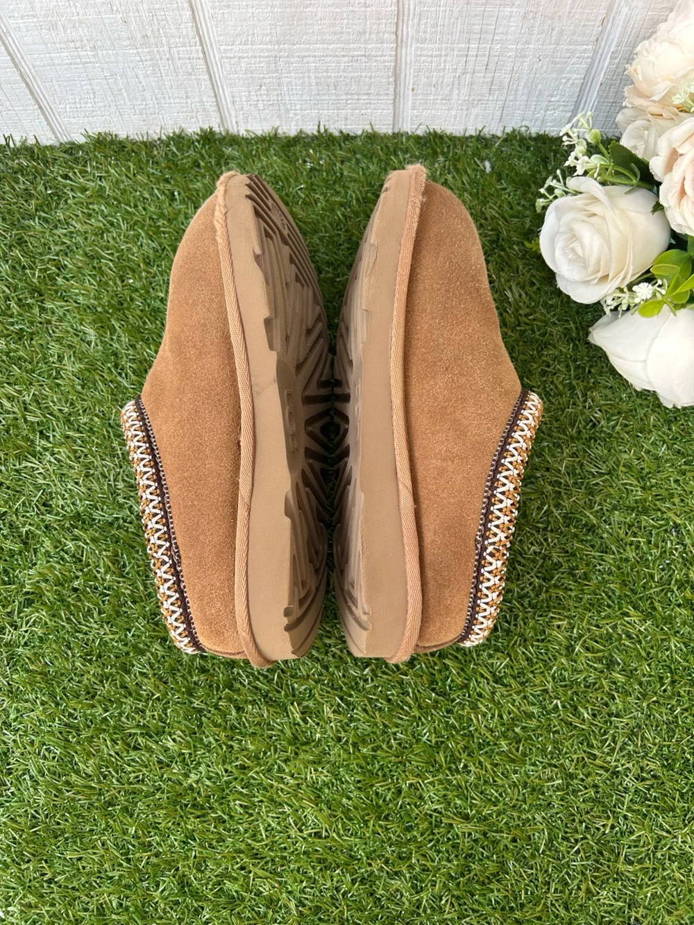 UGG details our